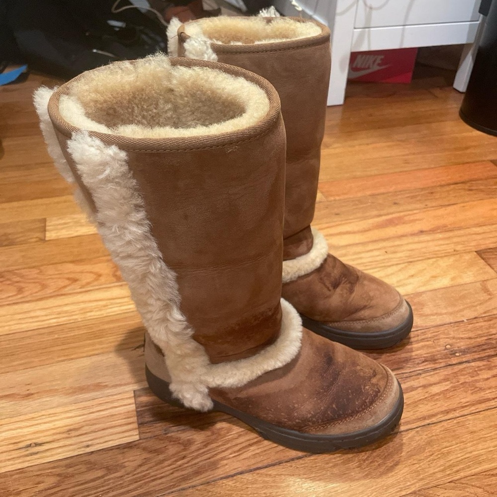 Ugg Uggs Boots brown fur size 7-8 US cozy chestnut brown